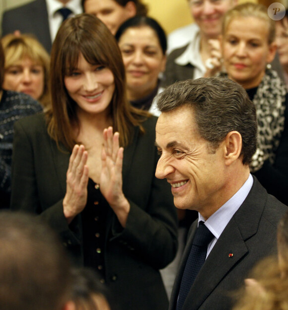 Carla et Nicolas Sarkozy en Avignon le 21 décembre 2010