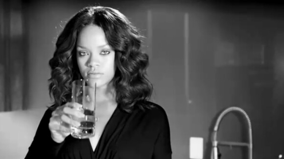 Rihanna : Sexy pour vendre de l'eau, on aura tout vu !