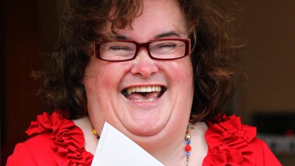 Susan Boyle : Complétement débridée pour ses 50 ans ! Aussi rouge que sa robe !
