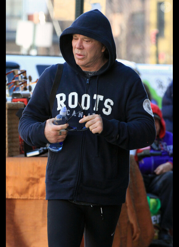 Mickey Rourke sort de la gym à New York le 2 avril 2011