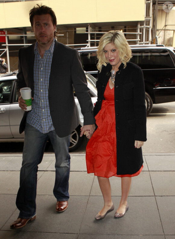 Tori Spelling et son mari Dean McDermott à New York le 4 avril 2011