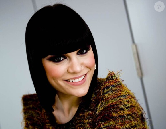 Jessie J, avec son répertoire éclectique et son style choc, sexy-sexo voire boyish, défraie les charts britanniques. A Berlin le 15 mars 2011.