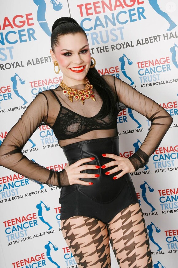 Jessie J, avec son répertoire éclectique et son style choc, sexy-sexo voire boyish, défraie les charts britanniques. A Londres le 27 mars 2011, au Royal Albert Hall, pour le Teenage Trust Cancer.