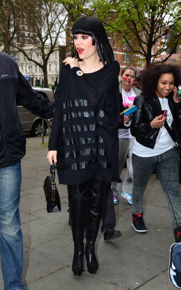 Jessie J, avec son répertoire éclectique et son style choc, sexy-sexo voire boyish, défraie les charts britanniques. Le 5 avril 2011 à Londres, peu avant de décoller pour aller lancer sa carrière aux USA.