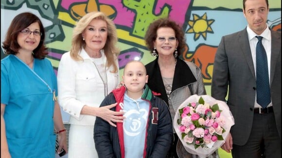 Claudia Cardinale illumine le quotidien d'enfants grecs atteints du cancer...