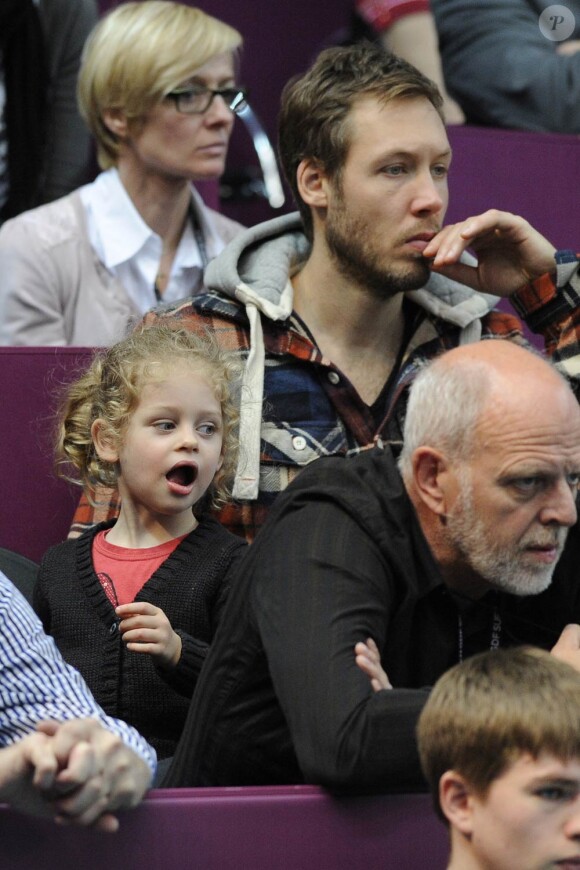 Brian Lynch et Jada, le mari et la fille de Kim Clijsters, le 13 février 2011 lors de la finale perdue par la Belge lors de l'open GDF Suez de France