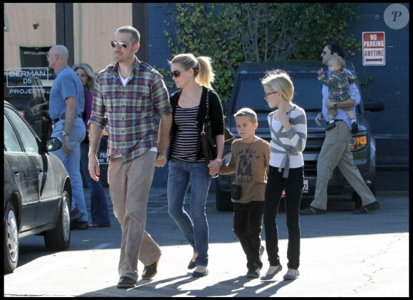 Reese Witherspoon, Deacon, Ava et Jim Toth, en décembre 2010.