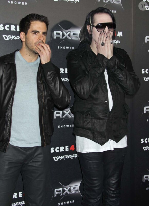 Avant-première de Scream 4 à Los Angeles, le 11 avril 2011 : Eli Roth et Marilyn Manson.