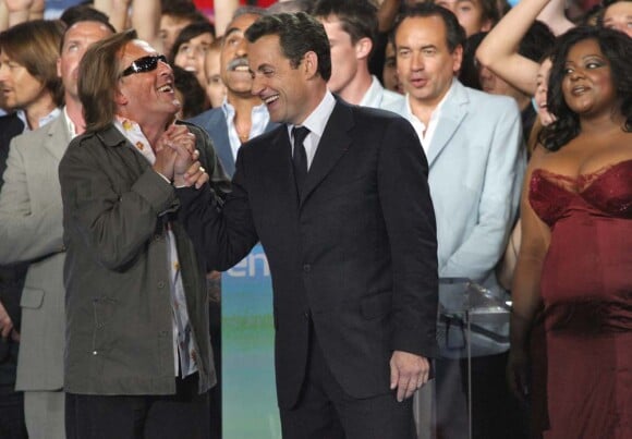 Gilbert Montagné est allé jusqu'à prendre des responasabilités au sein de l'UMP jusqu'à se rendre compte qu'il faisait aussi bien sans. (Ici à Paris, le 29 avril 2007)