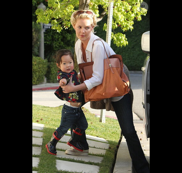 Katherine Heigl ne quitte plus son Cabas Weekly bicolore quand elle s'occupe de sa petite Naleigh