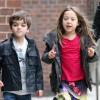 Hugh Jackman se promène avec sa fille Ava, et August, le fils de Mariska Hargitay, dimanche 10 avril à New York.