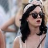 Katy Perry conserve son allure rétro au Festival de Coachella avec une belle robe en dentelle