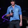 X Factor, premier prime live le 19 avril 2011 : Florian Giustiniani a repris L'Horloge tourne, de Mickaël Miro.