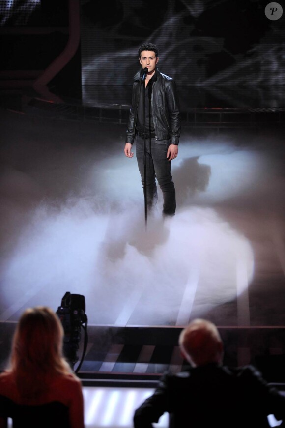 X Factor, premier prime live le 19 avril 2011 : Raphaël Herrerias s'est frotté avec réussite à Initials BB, de Gainsbourg