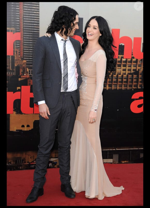 Russell Brand et sa femme Katy Perry lors de l'avant-première à Londres du film Arthur, le 19 avril 2011