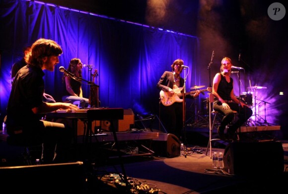 Melanie Laurent durant son premier concert à Cenon, près de Bordeaux, le 20 avril 2011