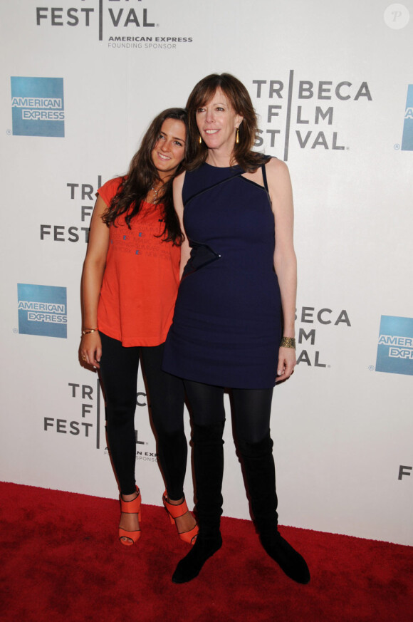 Jane Rosenthal et sa fille lors du festival du film de Tribeca à New York le 23 avril 2011 pour la projection de Jesus Henry Christ