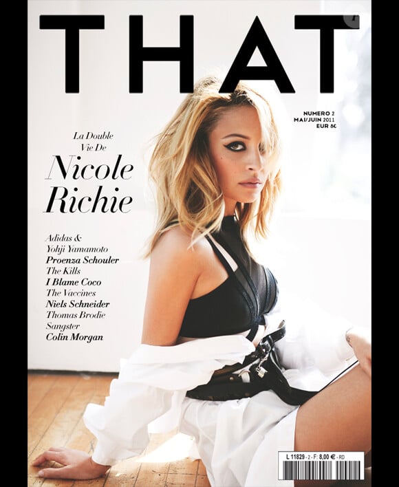 Nicole Richie fait la Une du magazine That. Elle porte une chemise Comme des Garçons et un soutien gorge Elkin.
 