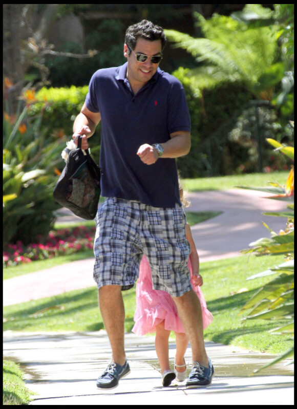 Cash Warren, papa poule avec sa fillette Honor, dans un tendre moment de complicité. Avril 2011 à Los Angeles 