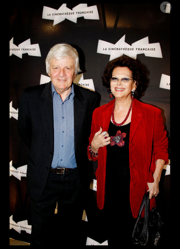 Jacques Perrin et Claudia Cardinale lors de l'inauguration de la rétrospective "Jacques Perrin" à la Cinémathèque française à Paris le 27 avril 2011