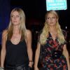 Paris Hilton et sa soeur Nicky arrivent au restaurant Boa Steackhouse pour y diner le 27 avril 2011 dans West Hollywood 
