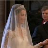 La future mariée, Kate Middleton, arrive en l'abbaye de Westminster, à Londres, au bras de son père Michael Middleton. Le 29 avril 2011