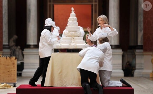 Le gâteau des mariés, qui attendait William et Catherine à Buckingham Palace, le 29 avril 2011.
