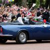 Le prince William et Catherine, duc et duchesse de Cambridge, se sont éclipsés du vin d'honneur à Buckingham Palace, le 29 avril 2011, au volant de la DB6 Volante Aston Martin du prince Charles. Direction Clarence House, pour se changer en vue du dîner et de la soirée dansante !