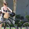 Rachel Bilson fait du vélo avec son boyfriend Hayden Christensen à Sherman Oaks le 16 avril 2011