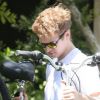 Hayden Christensen fait une promenade à vélo avec sa girlfriend Rachel Bilson à Sherman Oaks le 16 avril 2011