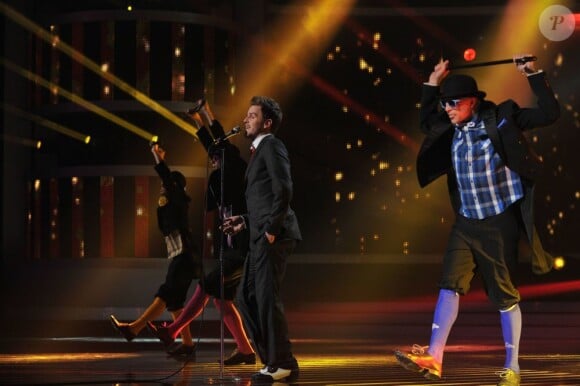 Matthew Raymond-Barker chante Soulman de Ben l'oncle Soul sur le plateau de X Factor le 3 mai 2011