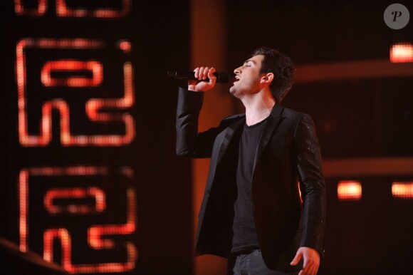 Raphaël Herrerias chante un tube des Kings of Leon dans X Factor sur M6 le 3 mai 2011