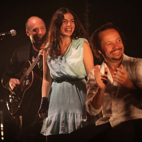 Yael Naim sur la scène de L'Olympia, à Paris, le 3 mai 2011.