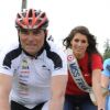 Laury Thilleman et Bernard Hinault, ambassadeurs du Tour de France 2011, parcourent une partie de l'étape Carhaix-Cap Fréhel, jeudi 5 mai.