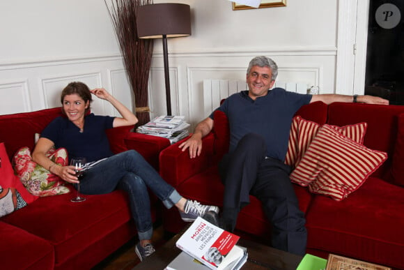 Hervé Morin et sa compagne Elodie nous reçoivent dans leur appartement parisien, avant de nous convier à dîner avec eux, mai 2011. Toute reproduction interdite.