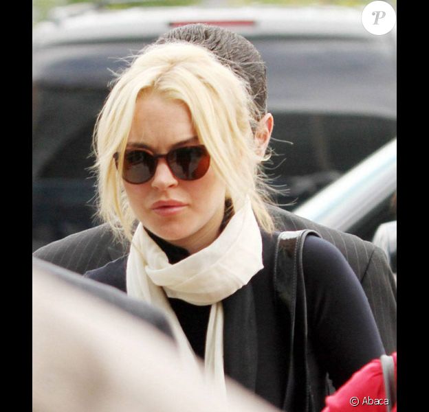 Lindsay Lohan arrive au tribunal de Los Angeles en avril 2011 pour le vol supposé d'un collier