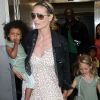 Toujours très lookée, Heidi Klum rentre de vacances à Miami avec sa famille. Los Angeles, 12 mai 2011