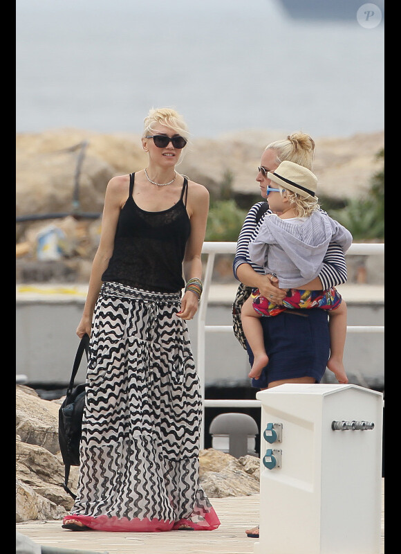 Gwen Stefani et son mari Gavin Rossdale débarquent sur la Côte d'Azur avec le petit Zuma et la baby-sitter le 13 mai 2011