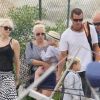 Gwen Stefani et son mari Gavin Rossdale débarquent sur la Côte d'Azur avec leurs enfants Kingston et Zuma et la baby-sitter le 13 mai 2011