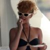 Rihanna est parfaite dans ce maillot de bain asymétrique. Mexique, 6 janvier 2010