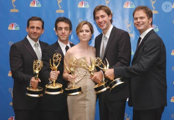 Jenna Fischer en compagnie du casting de The Office lors de la remise des 58èmes Emmy Awards en août 2006 à Los Angeles