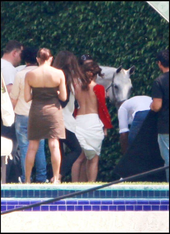 Eva Longoria en plein shooting sur un cheval à Miami, le 13 mai 2011