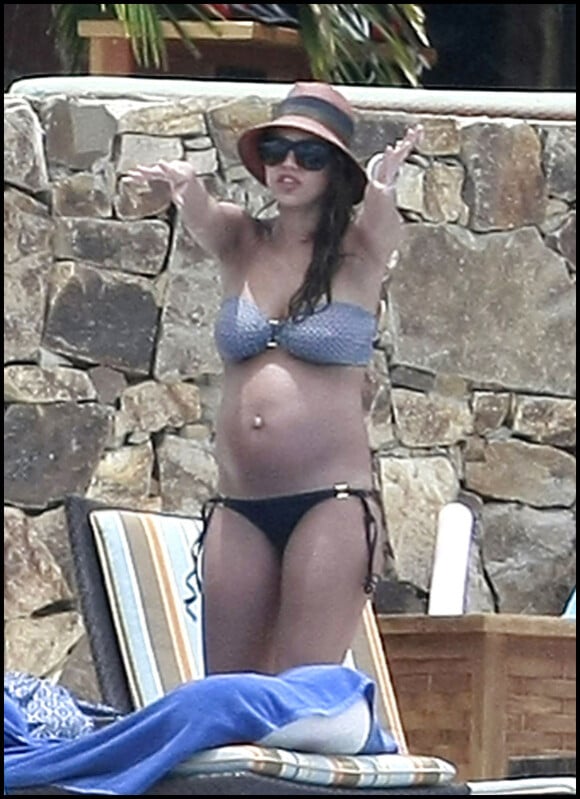 Jessica Alba enceinte passe quelques jours de vacances au Mexique à Cabo San Lucas, le 13 mai 2011