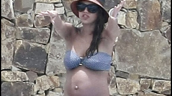 Jessica Alba : Encore en bikini... une future maman superbe !