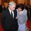 Dominique Strauss-Kahn est inculpé de tentative de viol et attend de passer devant la cour criminelle de justice de New-York. Sa femme Anne Sinclair le soutient.