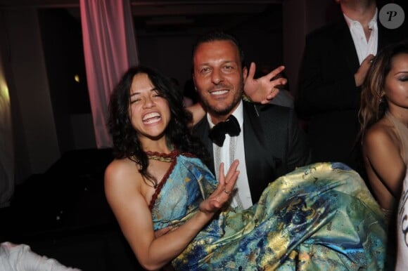 Jean-Roch a affiché une jolie complicité avec l'actrice Michelle Rodriguez, dimanche 15 mai, au VIP Room de Cannes.