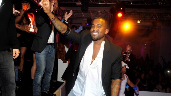 Kanye West, enivré par la folie cannoise, passe la nuit en charmante compagnie !