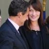 Carla Bruni-Sarkozy et son époux, sur le perron de l'Elysée pour la visite du président sud-coréen le 13 mai 2011