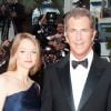 Mel Gibson et Jodie Foster, unis comme jamais, lors de la présentation du Complexe du castor au festival de Cannes le 17 mai 2011