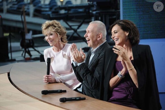 Jane Fonda, Jean-Paul Gaultier et Ines de la Fressange sur le plateau du Grand Journal, le 12 mai 2011.